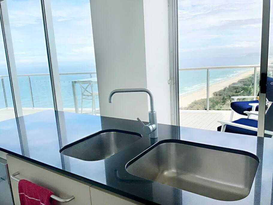 Air On Broadbeach Beachfront 2Level Stunning Apartment With 180 Degree Views Голд-Кост Екстер'єр фото