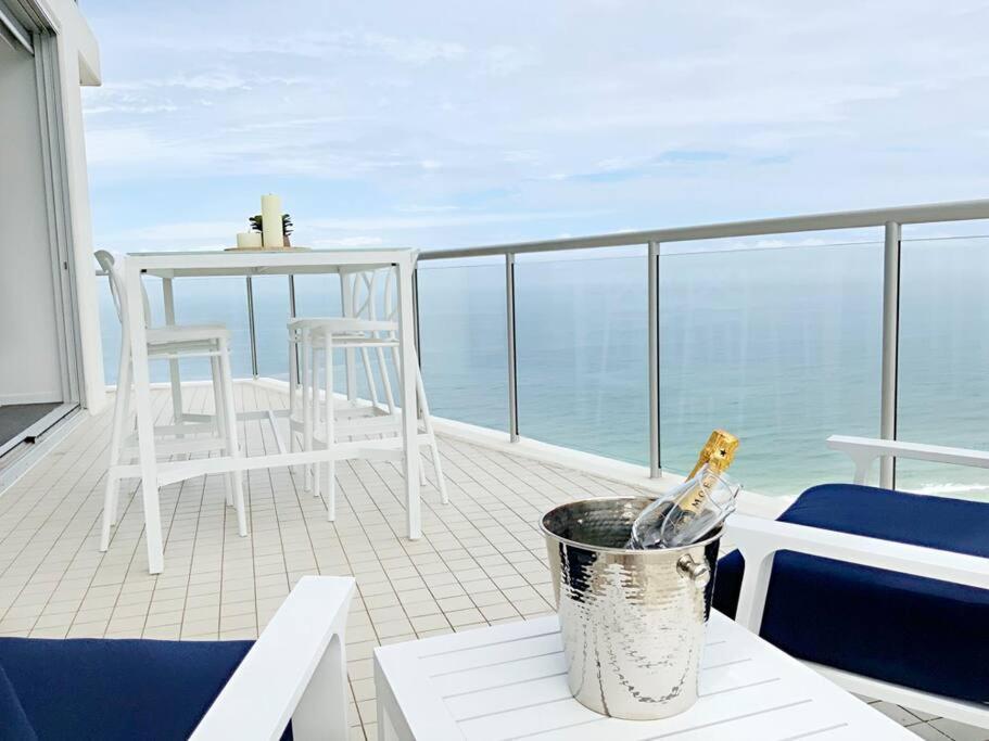 Air On Broadbeach Beachfront 2Level Stunning Apartment With 180 Degree Views Голд-Кост Екстер'єр фото